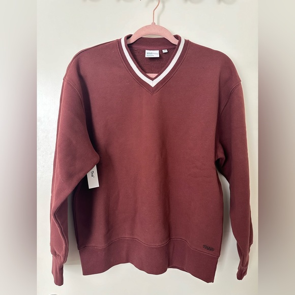 ARTIZIA NWT - TNA Cozy Fleece Boyfriend V-Neck Sweatshirt Burgundy - XS - Picture 3 of 5